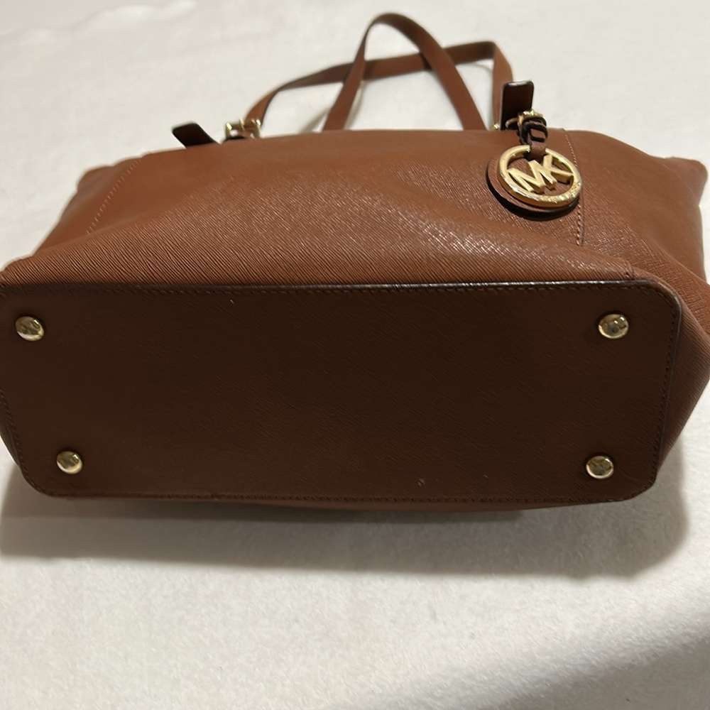 Michael Kors Jet Set zip-top leather shoulder bag - Picture 2 of 5